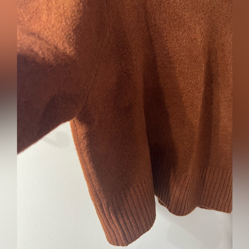 Universal Thread Women's Rust Colored Sweater. Xl… - image 2